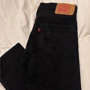 Black Levi’s 34,29. 501